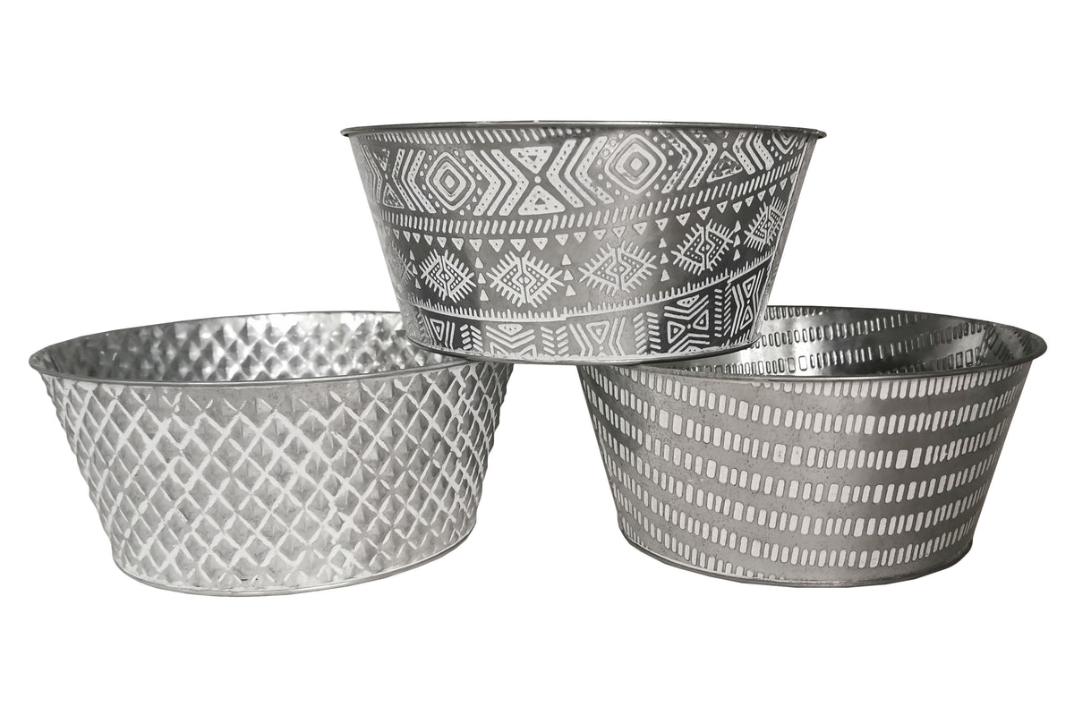 10&quot; Metal Bowl w/Embossed Whitewash Designs